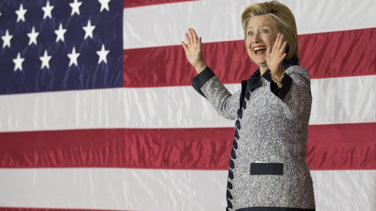 Хилари взе номинацията, идва голямата битка