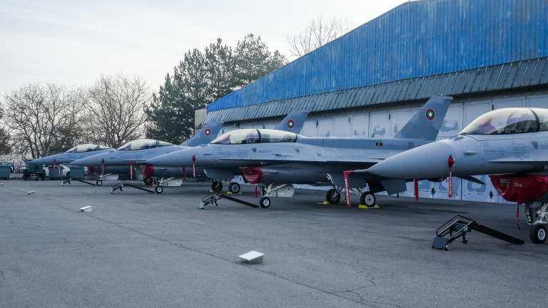 Част от новите български F-16