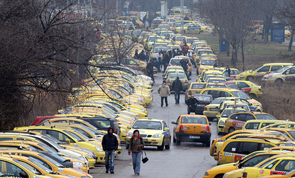 Таксиджиите готвят безсрочни протести 