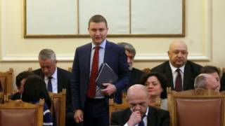 Горанов убеждава в 12 без 5 БДЦ и ДПС за дълга