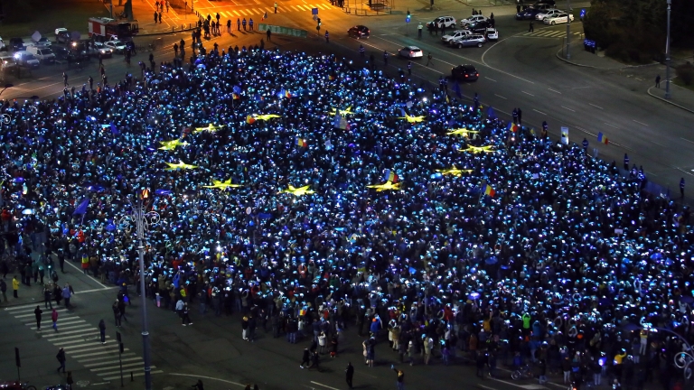 Румънски магистрати на протест в защита на Закона 