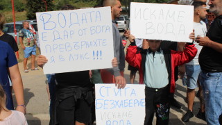 Продължават протестите в страната заради безводието