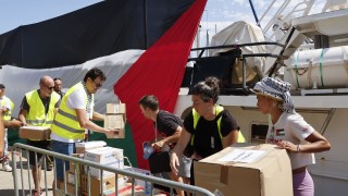 Хуманитарна флотилия от десетки лодки които бяха отплавали за Газа