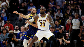 Лос Анджелис Лейкърс уволни старши треньора Дарвин Хам съобщиха от