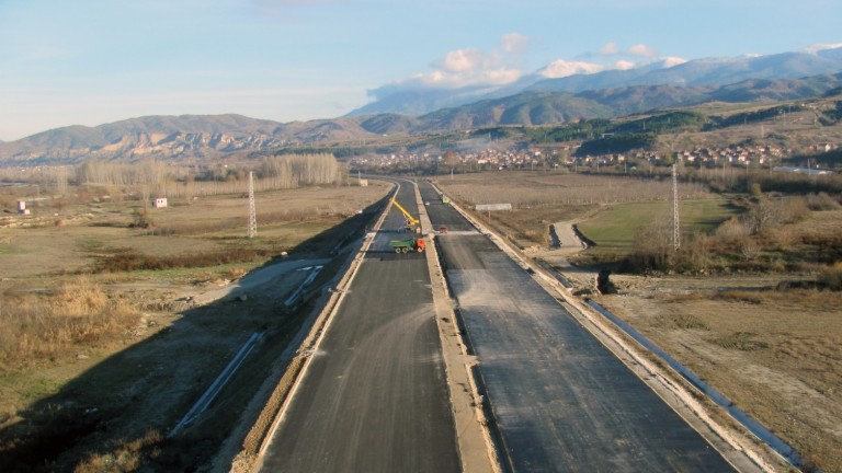 Над 50 хил. тона асфалт са положени досега на АМ