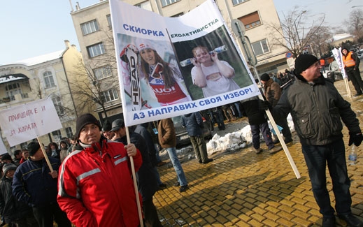 Отрежете пипалата на "зеления октопод", поискаха протестиращи