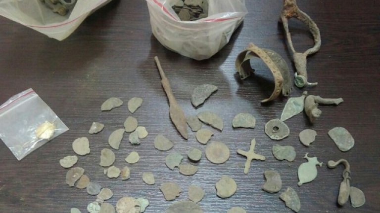 Над 400 антични предмета в селска къща откриха берковишките полицаи