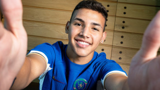 Английският футболен клуб Челси обяви трансфера на 18 годишния бразилски нападател