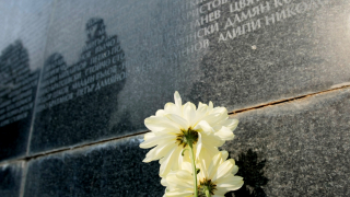 Графит на Георги Димитров се появи върху паметник на жертвите на комунизма