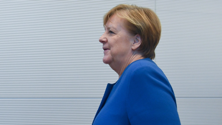Меркел под натиск да изхарчи бюджетния излишък на Германия
