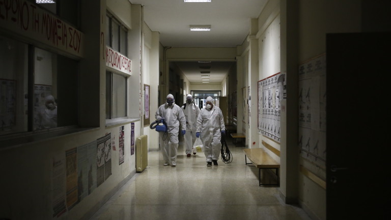 В Гърция трима починали и 190 случая на коронавирус; Турция затвори границата за 9 държави