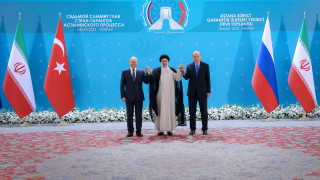 Тристранната среща на върха във формат Астана включващ Турция Иран