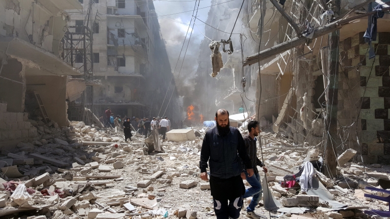 Руски въздушни удари забавят мащабното нападение на бунтовниците в Алепо