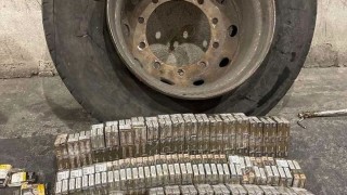 Митнически служители откриха 168 000 къса 8400 кутии контрабандни цигари