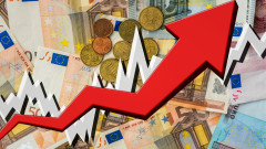 Еврото е най-скъпо от година и половина. Златото също се покачва