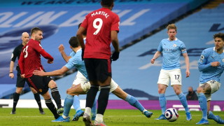 Манчестър Юнайтед ще награди Люк Шоу с нов договор след