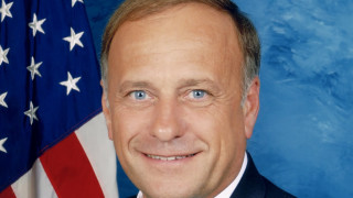 Противоречивият конгресмен от Айова от Републиканската партия Стив Кинг загуби