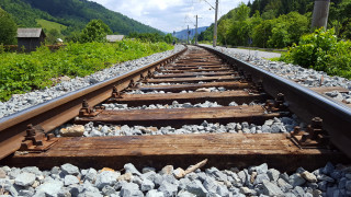 Взрив на жп линия спря движението на влаковете в руската