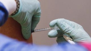 Началникът на испанския генерален щаб подаде оставка заради скандал с ваксинацията
