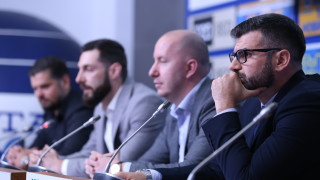 Даването на пари на калпак от държавата към гражданите по