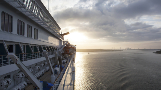 Американската Victoria Cruises Line има необичайно предложение един по различен