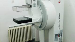 Теодора Генчовска дари  мобилен мамограф на Северна Македония