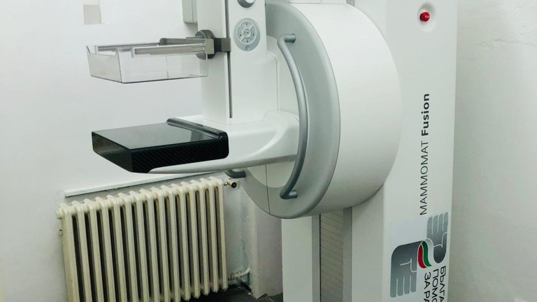 Външният ни министърът Теодора Генчовска дари мобилен мамограф за нуждите