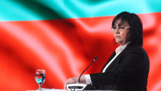 С аплаузи лидерът на БСП в оставка Корнелия Нинова бе