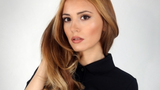 Марина Кискинова демонстрира модни чепици (СНИМКИ)
