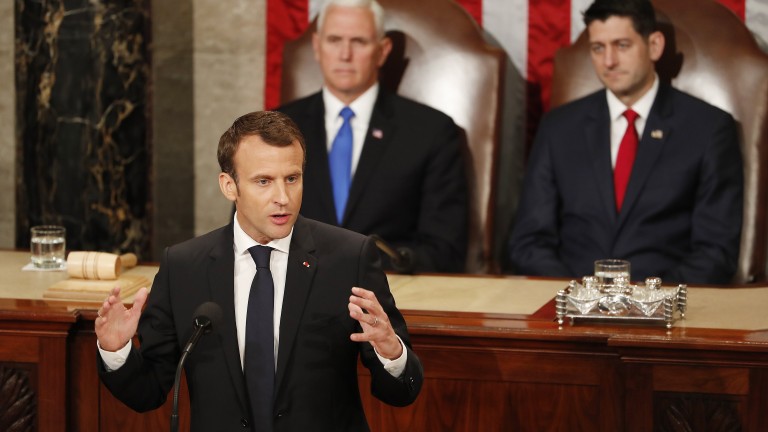 Президентът на Франция Еманюел Макрон получи триминутни аплодисменти от американските