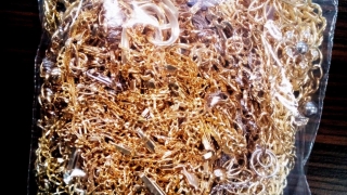 Откриха контрабандни бижута, пренасяни в бельото на двама мъже