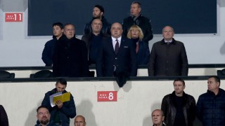 Министърът на спорта Красен Кралев изгледа на живо поражението на