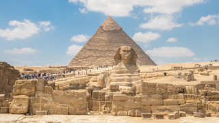 Хеопсова пирамида в Египет Римският Колизеум Великата китайска стена