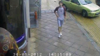 Издирват хулигана, поругал икона в "Св. Александър Невски"