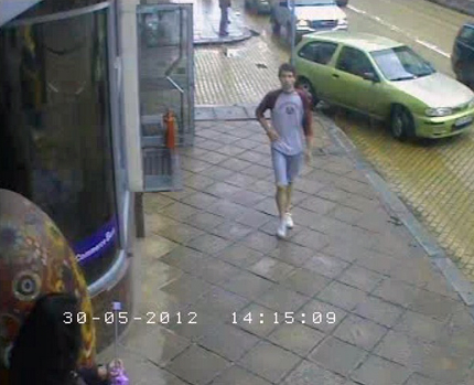 Издирват хулигана, поругал икона в "Св. Александър Невски"