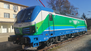 Първите три локомотива Смартрон по договора на БДЖ с компанията