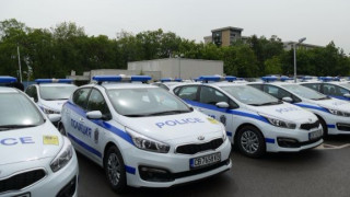 Маринов оборудва полицаите с нови коли и униформи