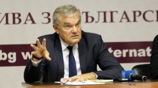 Румен Петков настоява Гешев да отстрани вътрешния министър 