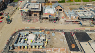 Британският премиер Киър Стармър дава днес началото на внушителна програма