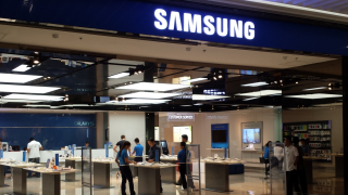 Южнокорейският концерн Samsung Electronics Co най големият производител на смартфони и