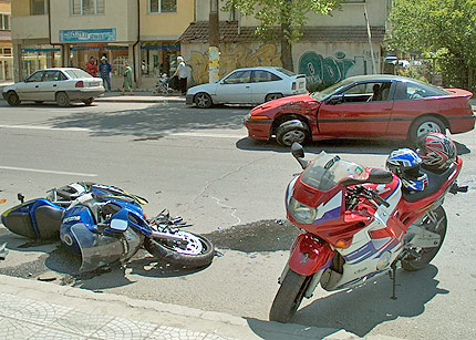 Трима мотористи приети с травми в Пирогов
