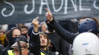 Сблъсъци в Париж след военния парад