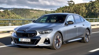 BMW Серия 5 e непреходен автомобил за нас Тя е