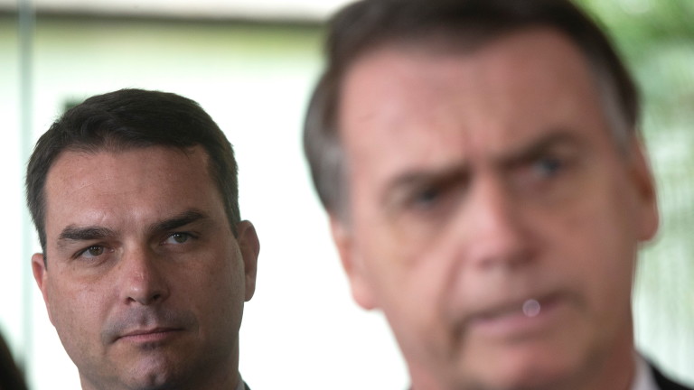 Върховният съд на Бразилия поднови разследването срещу сенатора Флавио Болсонару,
