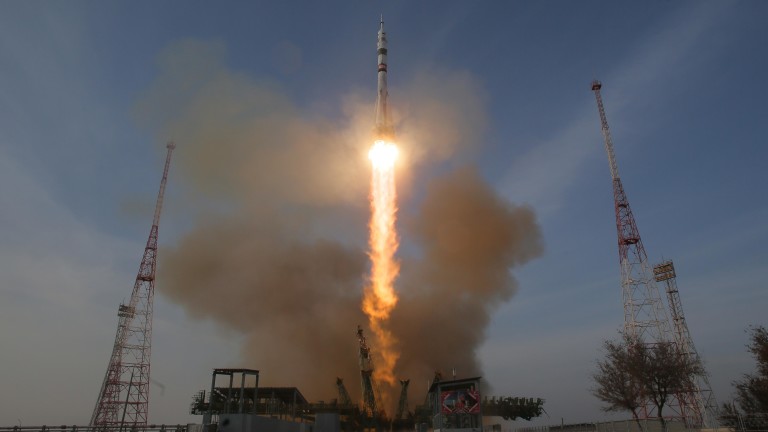 Космическият кораб "Союз МС-27" с руски и американски космонавти кацна на Земята