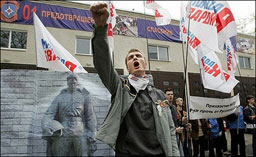 Поставиха паметника на съветския воин на военното гробище в Талин