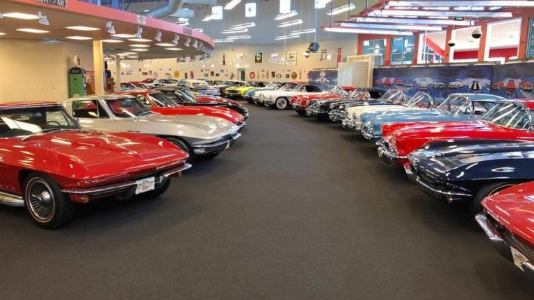 Най-големия колекционер на "мускулести" коли в света пуска 200 модела на аукцион