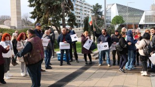 Жители на село Дюлево излязоха на протест пред Съдебната палата