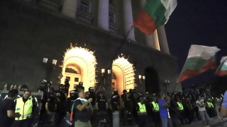 60 задържани на протеста в сряда вечерта, стотици пострадали полицаи