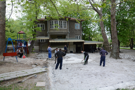 Разчистиха доброволно незаконния бетон от Морската градина във Варна